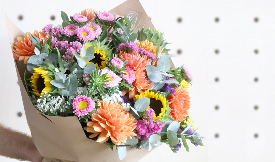 Le bouquet surprise de fleurs fraîches et de saison, livré chez vous au jour de votre choix.
