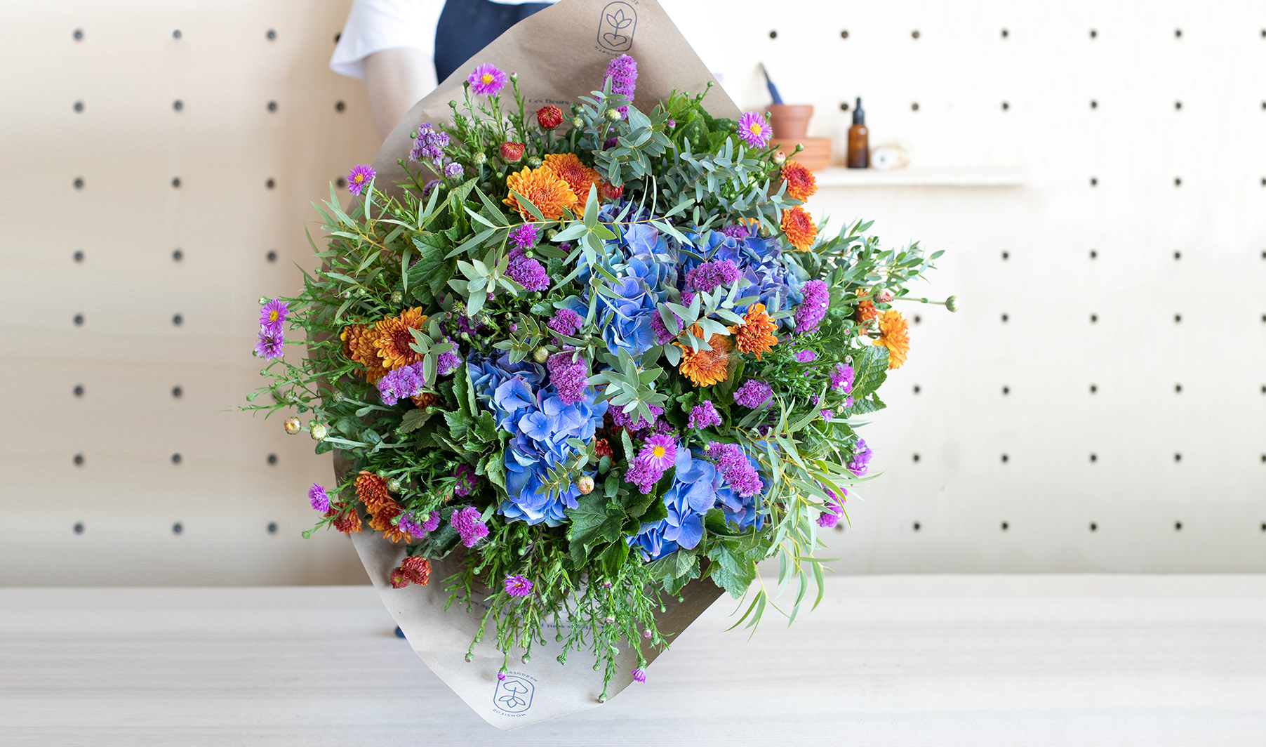 Le bouquet surprise de fleurs fraîches et de saison, livré chez vous au jour de votre choix.