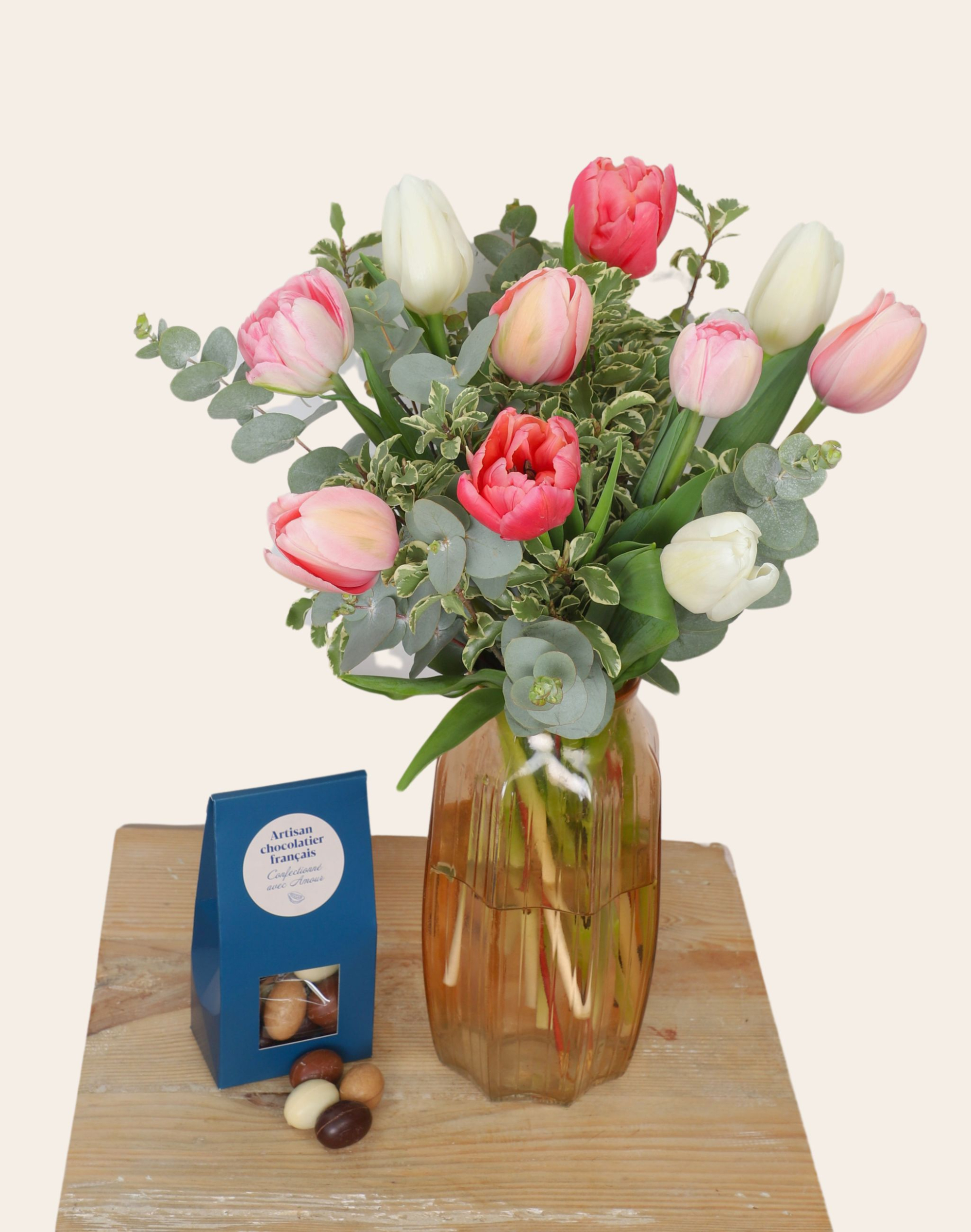 Duo de Pâques - Bouquet de Tulipes surprises et son étui d'oeufs pralinés au chocolat
