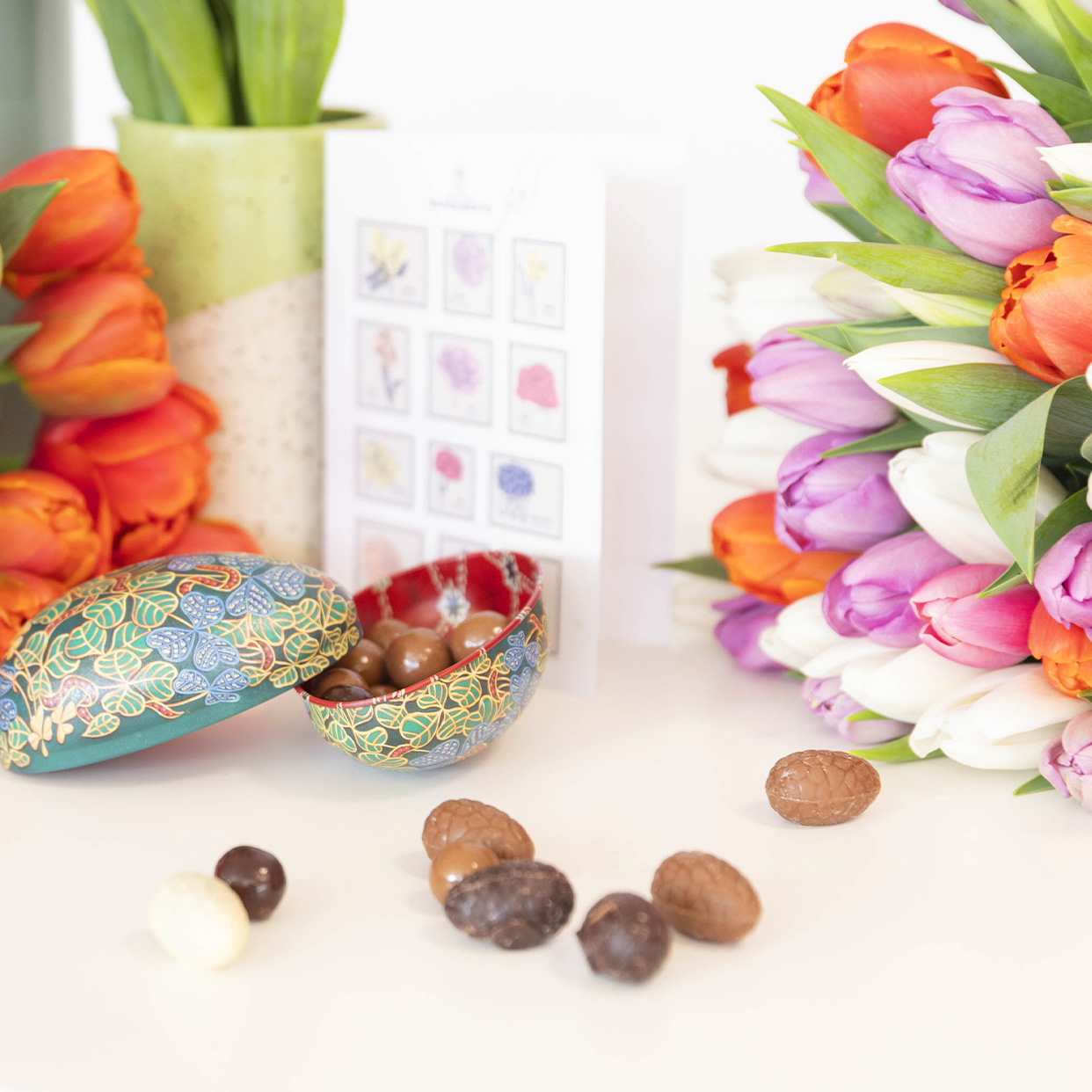 Des fleurs de saison et du chocolat pour célébrer Pâques